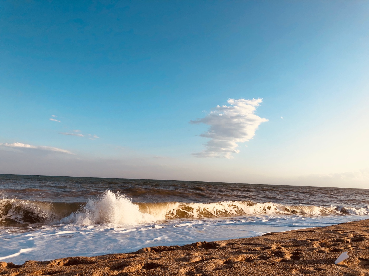 Onde e costa, metafora di resilienza e continuità operativa